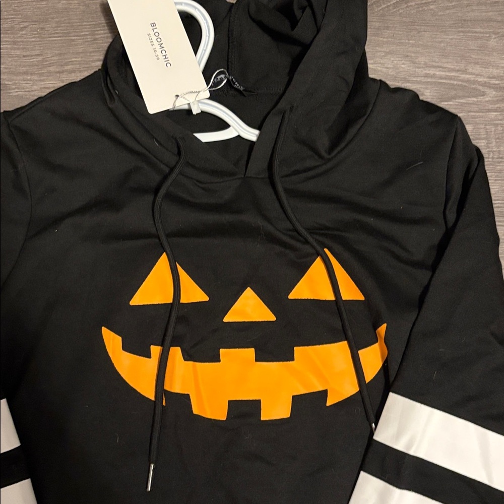 ☀️Soooky Long Sleeve Jackolatern Tee - Picture 2 of 2